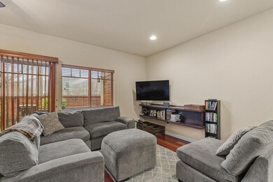 1710SESoftwoodWay-008