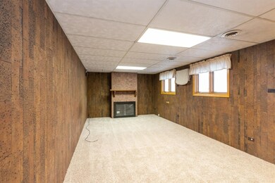 9335 Saric Dr, Highland, IN 46322 - photo 5