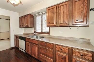 811 Oceola Dr, Algonquin, IL 60102 - photo 5