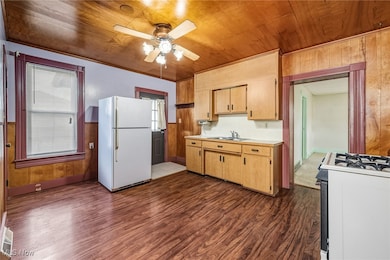 1032 Andrew Ave NE, Massillon, OH 44646 - photo 3