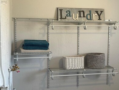 3rd bedroom, laundry W/D hookups