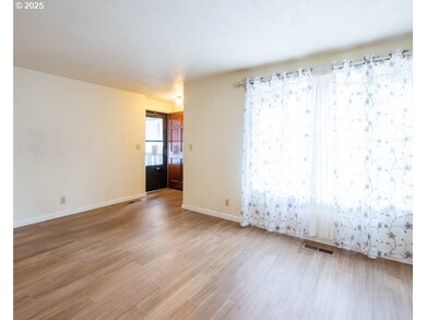 4631 Daisy St, Springfield, OR 97478 - photo 7