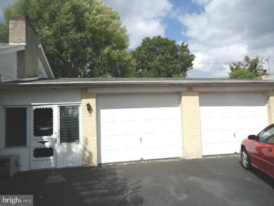 223 Chippewa St, Essington, PA 19029 - photo 2