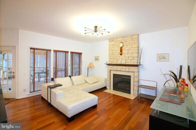 12493 Fox View Way, Reston, VA 20191 - photo 5