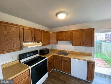 109 Powhatan Ct unit 107, Stafford, VA 22556 - photo 3