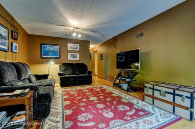 12 Eleanor Lane Roosevelt NJ-small-008-F