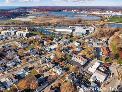 317 Elliott Ave, Grand Haven, MI 49417 - photo 5