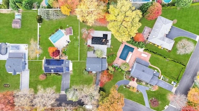 29 Dillon Dr, Dix Hills, NY 11746 - photo 2