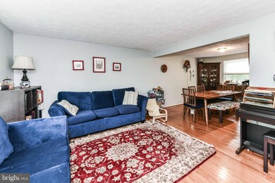 1721 Whitewood Ln, Herndon, VA 20170 - photo 3