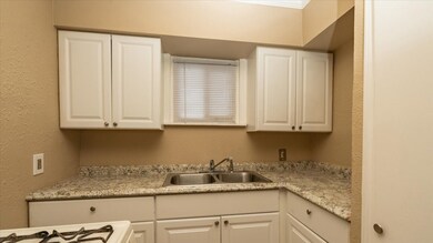 3045 Golfcrest Blvd unit 10, Houston, TX 77087 - photo 2