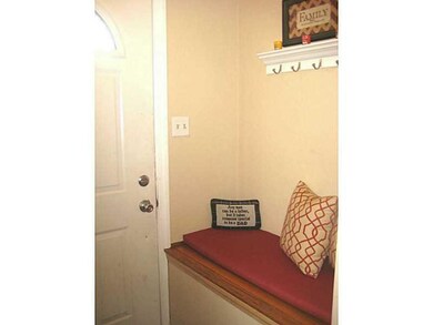 Entry/Foyer.