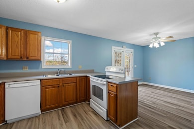 302 Ridgecrest Dr, La Fayette, GA 30728 - photo 6