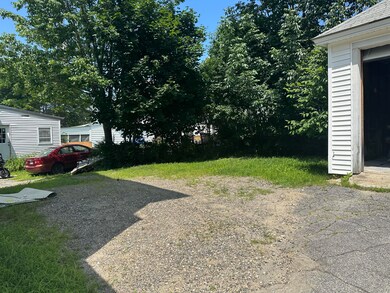 412 Knox Street backyard
