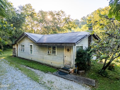 835 Hardin Ln, Sevierville, TN 37862 - photo 2