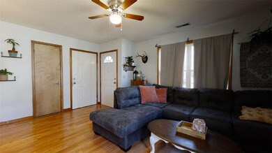 716 N 1st Division St, Mattoon, IL 61938 - photo 5