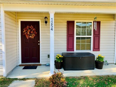 Nice Front Porch - come on in!