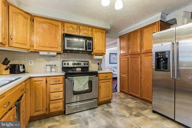 7603 Surry Grove Ct, Lorton, VA 22079 - photo 7