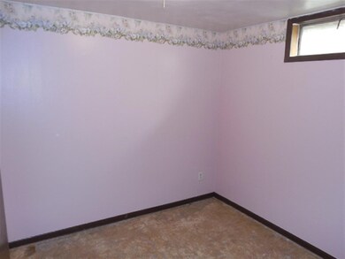 6516 Kelling St, Davenport, IA 52806 - photo 5