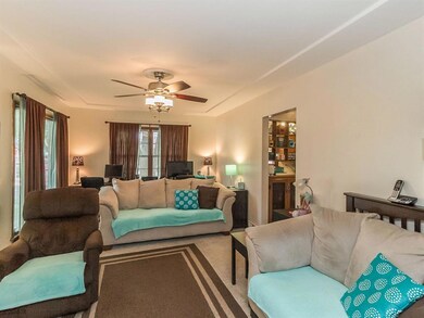 4051 40th St, Des Moines, IA 50310 - photo 5