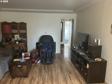 8054 SE Reedway St, Portland, OR 97206 - photo 5