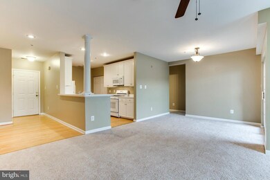 25280 Lake Shore Square unit 203, Chantilly, VA 20152 - photo 4