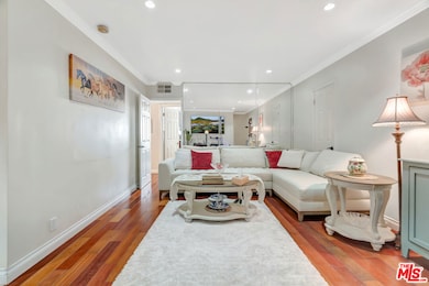 4610 Densmore Ave unit 105, Encino, CA 91436 - photo 2