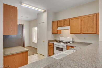 2556 Lazy Saddle Dr, Henderson, NV 89002 - photo 7