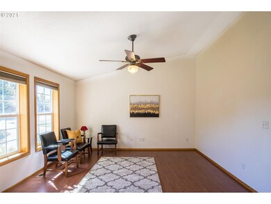 70 Sandalwood Loop, Creswell, OR 97426 - photo 3