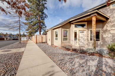 63283 NW Lavacrest St-4