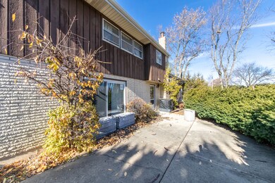 1205 Laurel Ln, Schaumburg, IL 60193 - photo 3
