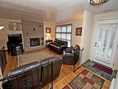 Entry/Foyer.