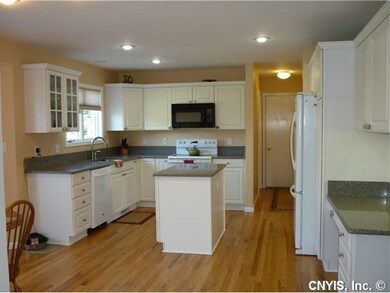 Kitchen Light and Bright Fully Equipped Kitchen wi