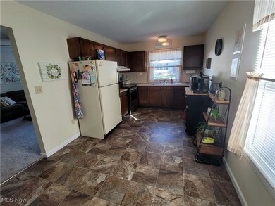 1032 Silvercrest Ave, Akron, OH 44314 - photo 5