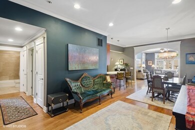 4927 N Damen Ave unit 2F, Chicago, IL 60625 - photo 2