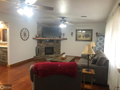 405 E Franklin St, Bloomfield, IA 52537 - photo 3