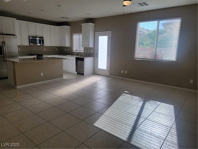 10557 Seasonable Dr, Las Vegas, NV 89129 - photo 3