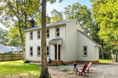 View of front facade featuring a front lawn