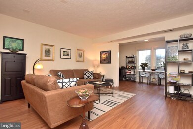 11959 Cardamom Dr, Woodbridge, VA 22192 - photo 3