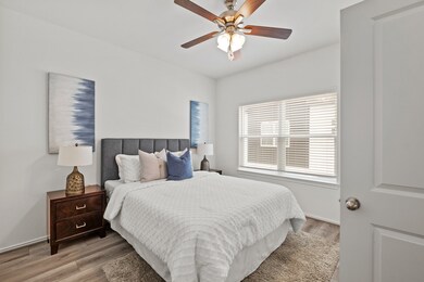 1404 Wycliffe Dr unit C, Houston, TX 77043 - photo 5