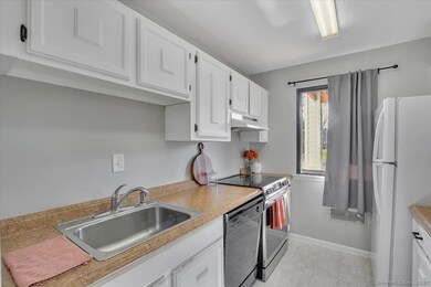 2 Birch Ct unit 2, Cromwell, CT 06416 - photo 6