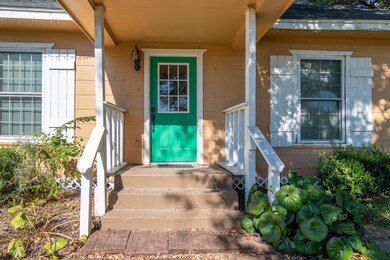 111 E Southland Ave, Alvin, TX 77511 - photo 3