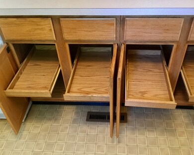 Pull out shelves in the lower cabinets.