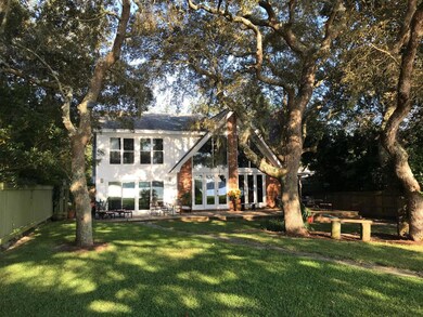 22 Paradise Backyard