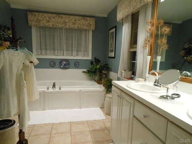 Master Bath-Whirlpool Tub