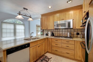 5 Vine St, Wakefield, MA 01880 - photo 3