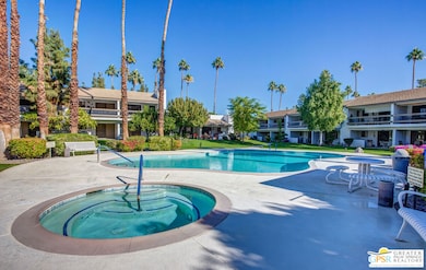 5205 E Waverly Dr unit 91, Palm Springs, CA 92264 - photo 2