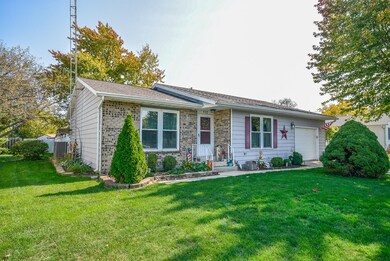 112 Phillips Dr, Wapakoneta, OH 45895 - photo 2