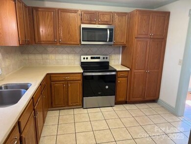 406 Windsor Ln, Statesville, NC 28677 - photo 3