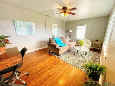 321 E Yucca Dr, Hobbs, NM 88240 - photo 2