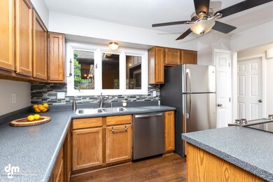 21.   Kitchen_KI_13-FULL